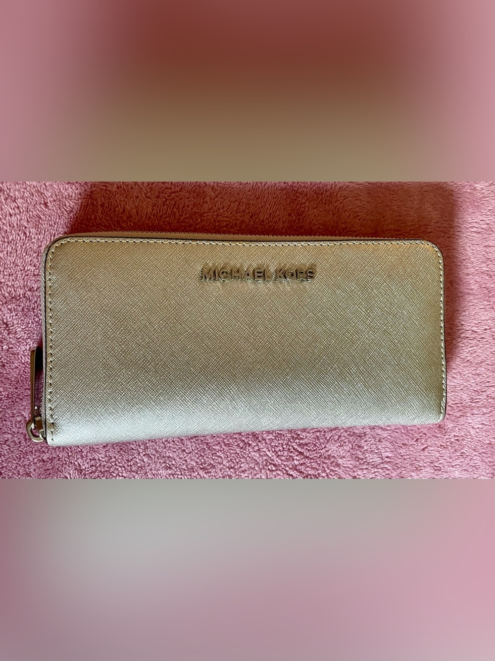 Michael Kors Continental silver, metallic, leather, accordion Wallet EUC